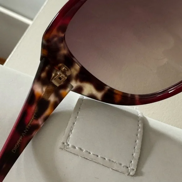 Brand new,authentic”Christian Dior”sunglasses.Amazing,color-dark red and leopard - Picture 9 of 16